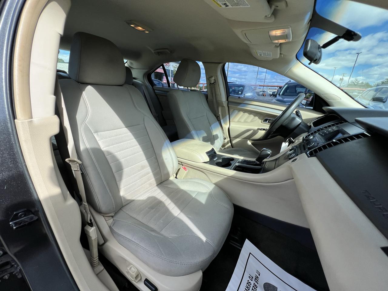 Ford Taurus SE FWD 2016