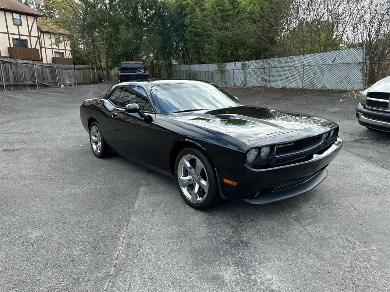 2013 Dodge Challenger SXT photo 2