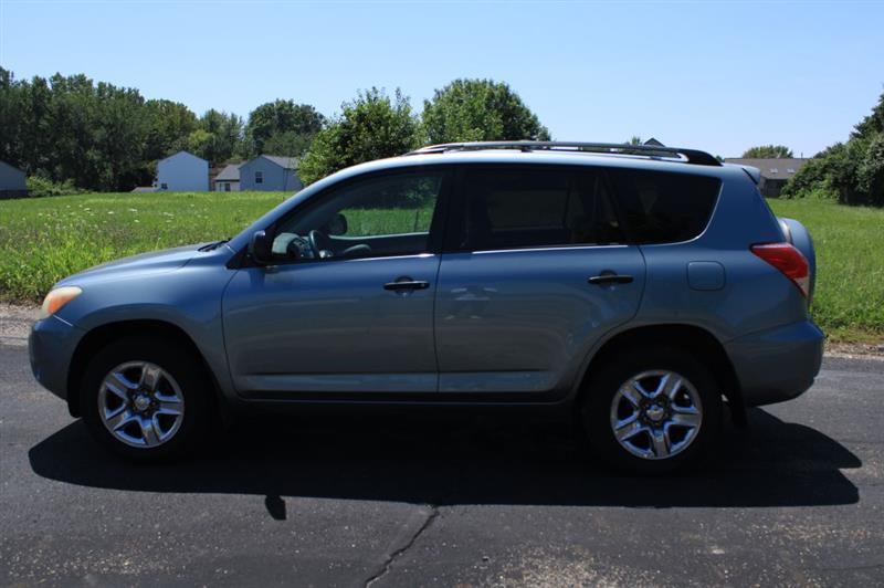 Toyota RAV4 Base I4 4WD with 3rd Row 2007