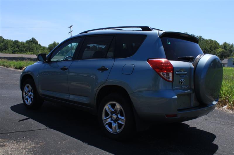 Toyota RAV4 Base I4 4WD with 3rd Row 2007