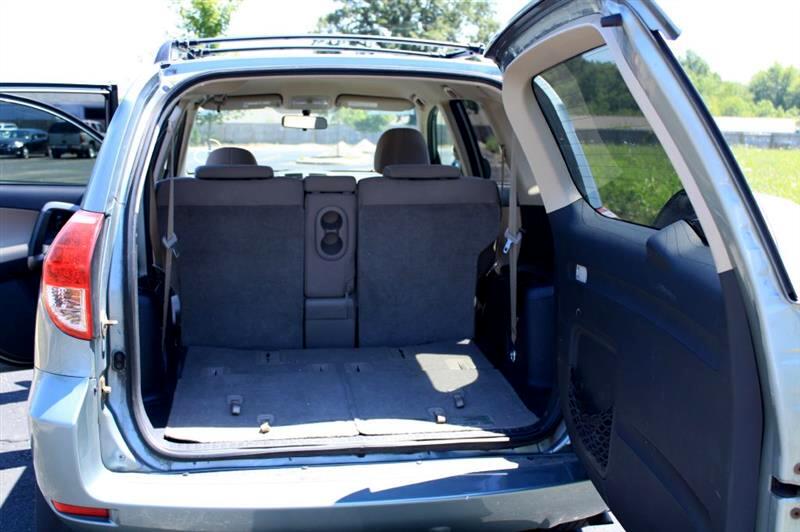 Toyota RAV4 Base I4 4WD with 3rd Row 2007