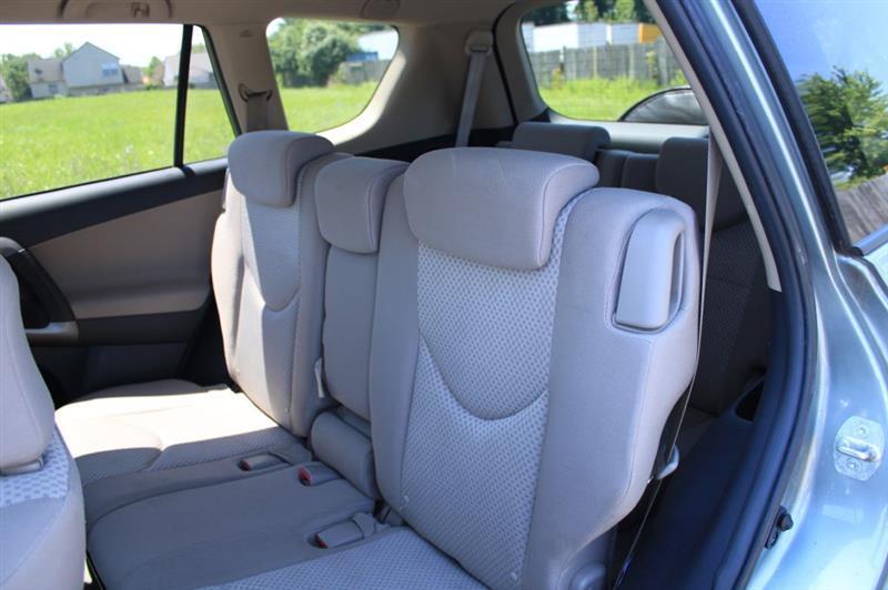 Toyota RAV4 Base I4 4WD with 3rd Row 2007