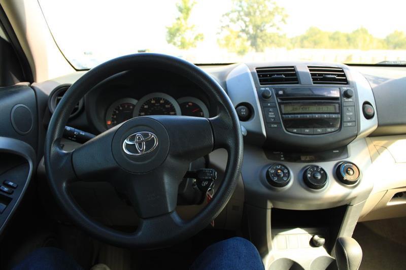Toyota RAV4 Base I4 4WD 2006