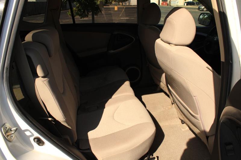 Toyota RAV4 Base I4 4WD 2006