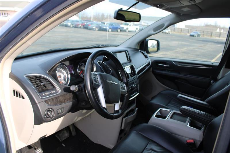 Chrysler Town & Country Touring 2012