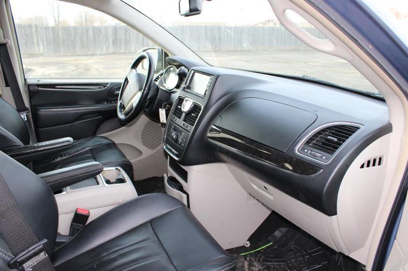 Chrysler Town & Country Touring 2012