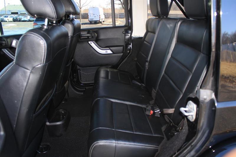 Jeep Wrangler Unlimited Sahara 4WD 2012