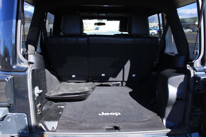 Jeep Wrangler Unlimited Sahara 4WD 2012