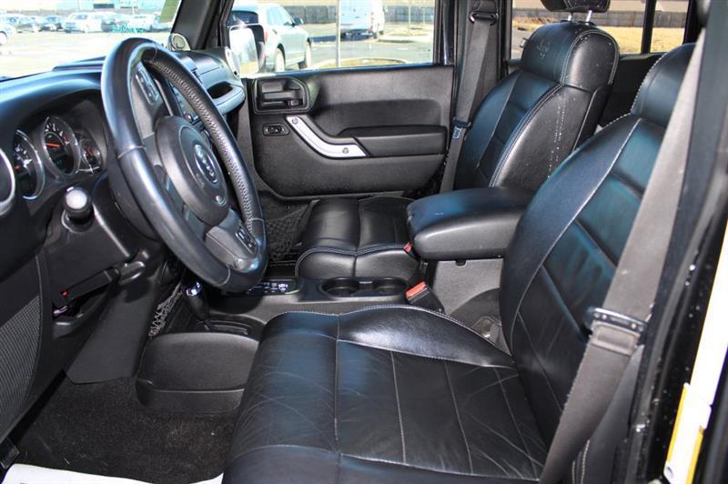 Jeep Wrangler Unlimited Sahara 4WD 2012