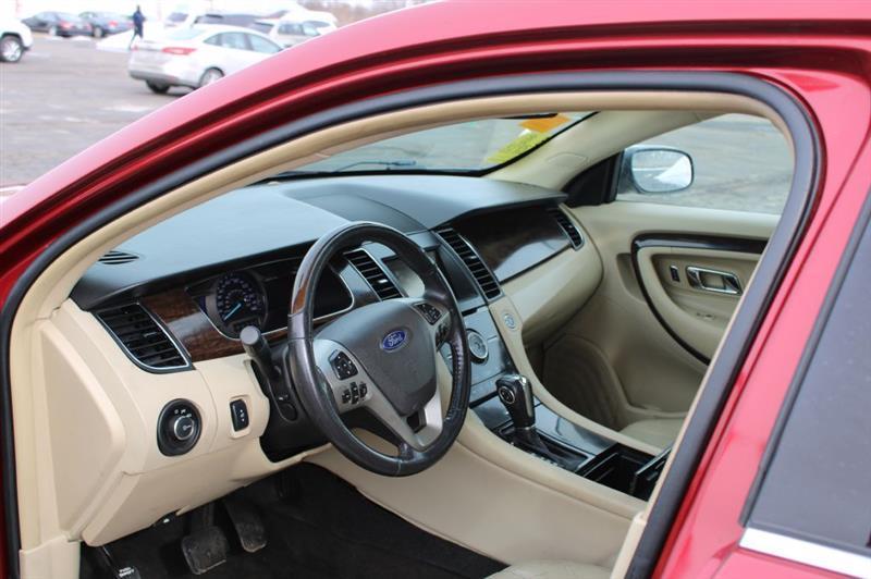 Ford Taurus Limited FWD 2013