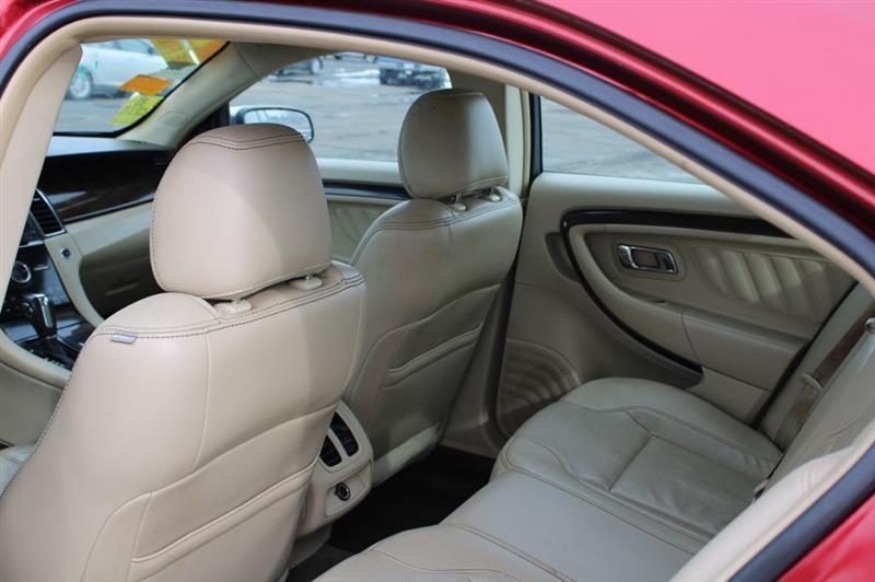 Ford Taurus Limited FWD 2013
