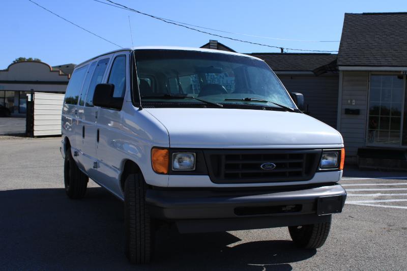 Ford Econoline E-350 XL Super Duty 2004