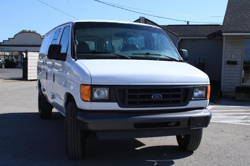 Ford Econoline E-350 XL Super Duty 2004