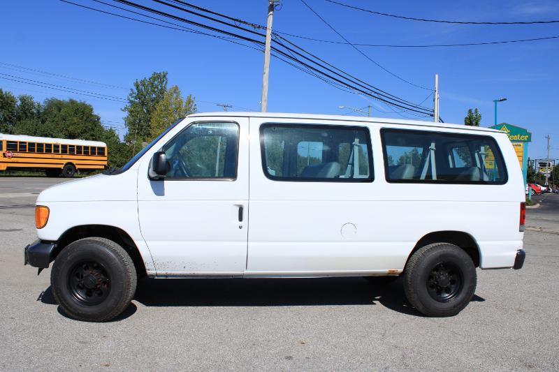 Ford Econoline E-350 XL Super Duty 2004