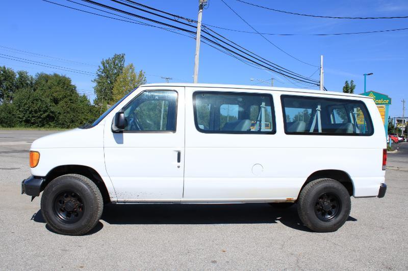 Ford Econoline E-350 XL Super Duty 2004