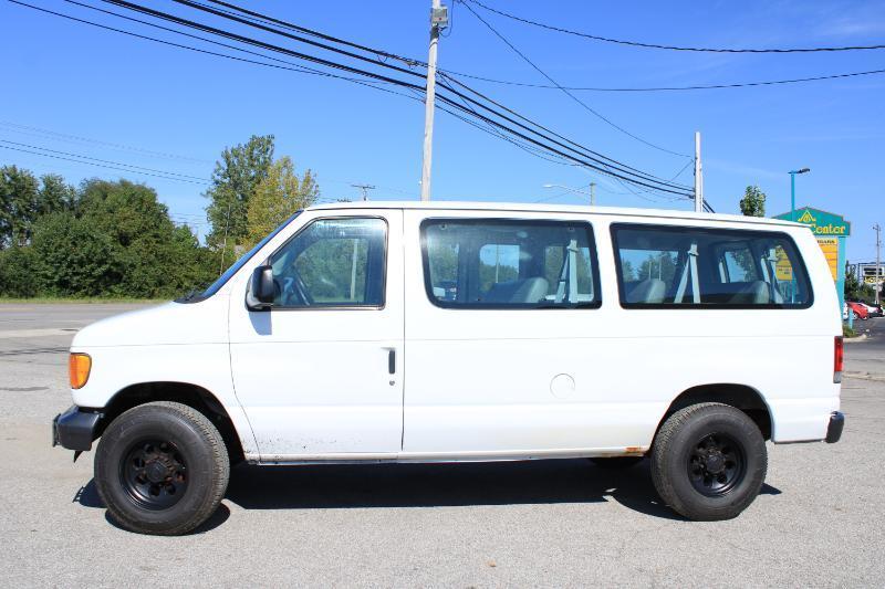 Ford Econoline E-350 XL Super Duty 2004