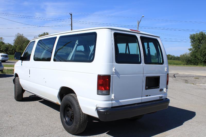 Ford Econoline E-350 XL Super Duty 2004