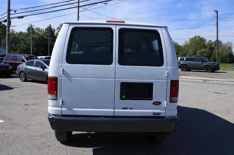 Ford Econoline E-350 XL Super Duty 2004