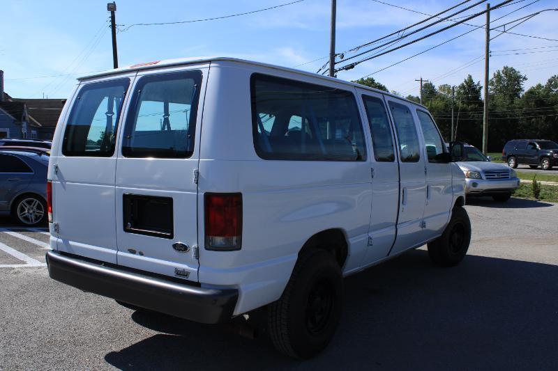 Ford Econoline E-350 XL Super Duty 2004