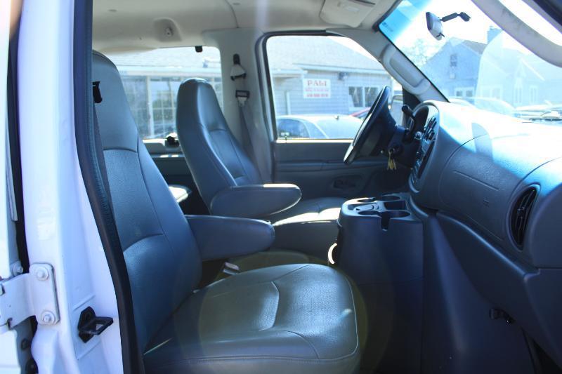 Ford Econoline E-350 XL Super Duty 2004