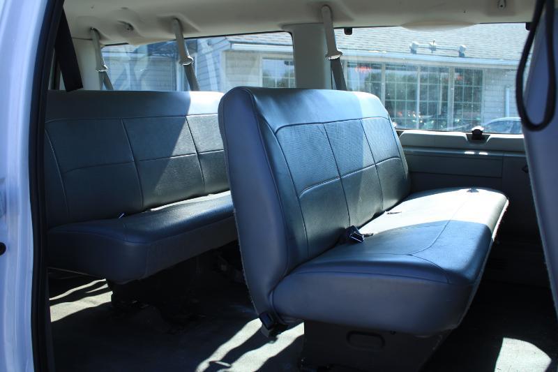 Ford Econoline E-350 XL Super Duty 2004