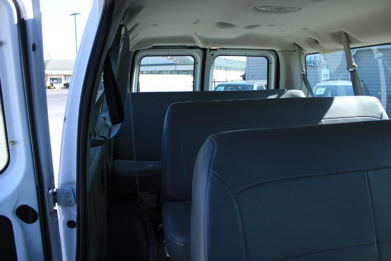 Ford Econoline E-350 XL Super Duty 2004