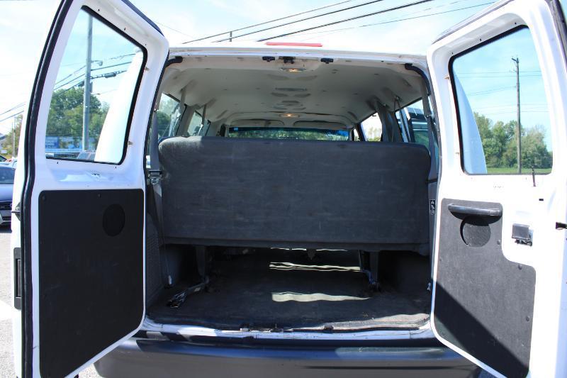 Ford Econoline E-350 XL Super Duty 2004