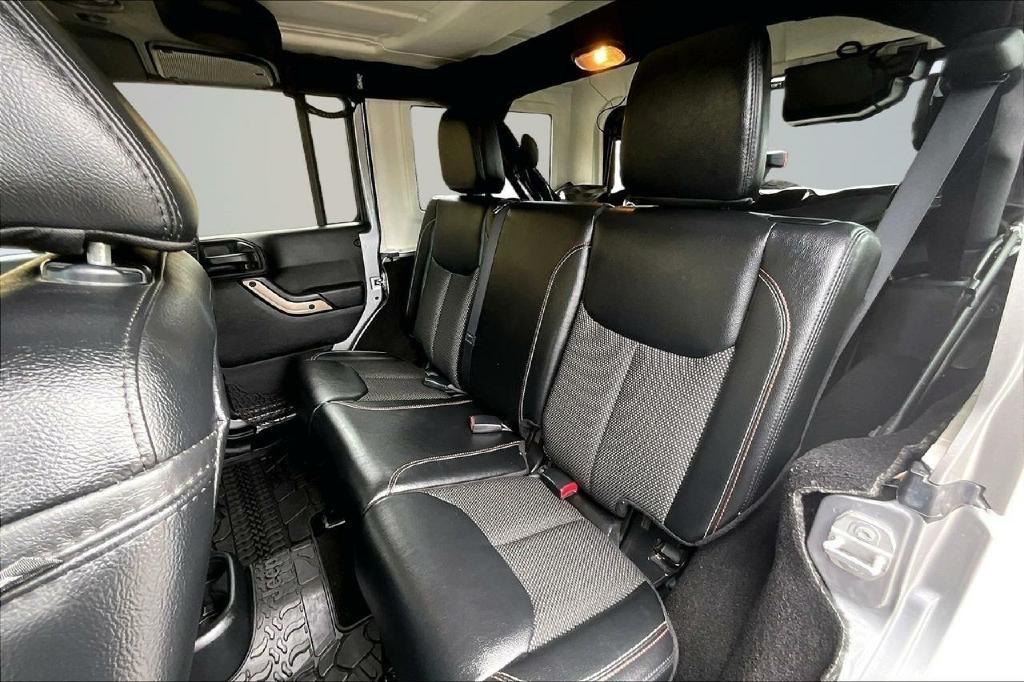 Jeep Wrangler Unlimited Sahara 4WD 2016