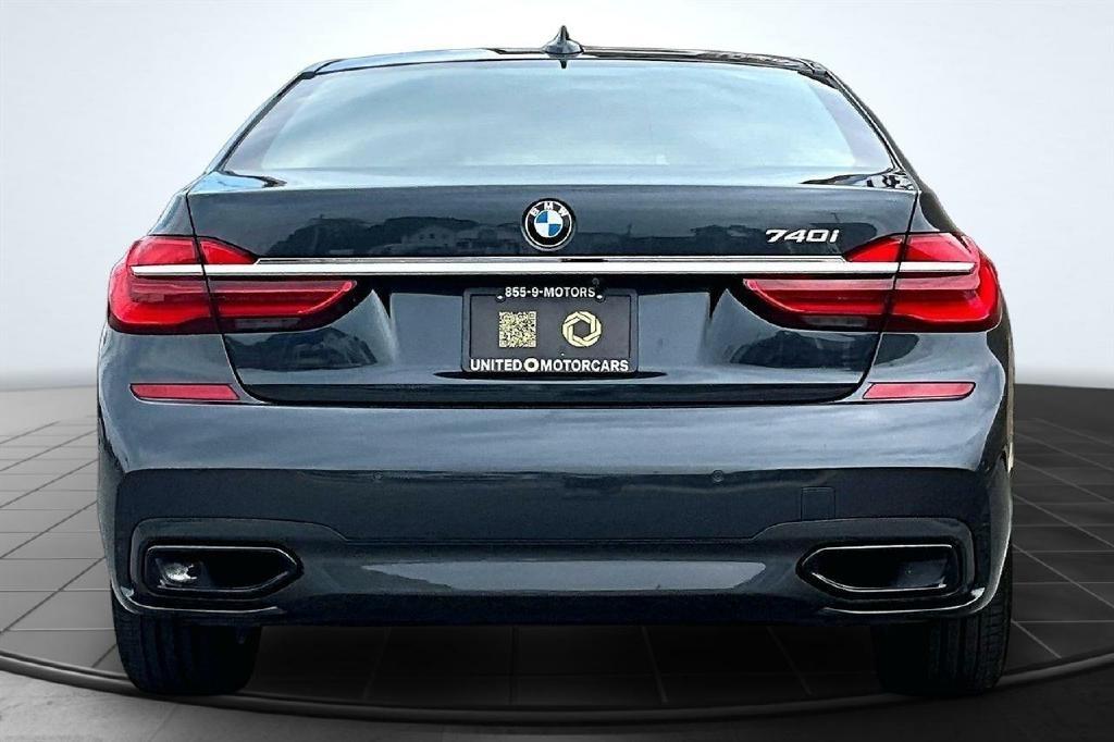 BMW 7-Series 740i 2019