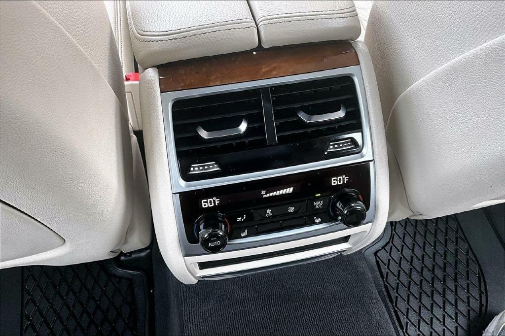 BMW 7-Series 740i 2019