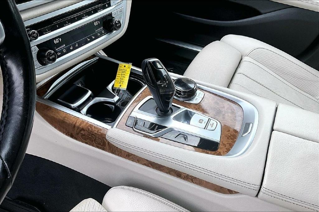 BMW 7-Series 740i 2019