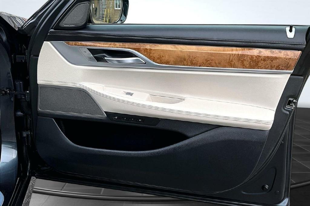 BMW 7-Series 740i 2019