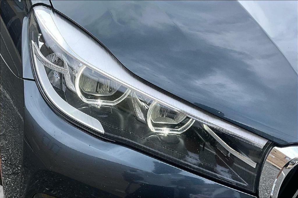 BMW 7-Series 740i 2019