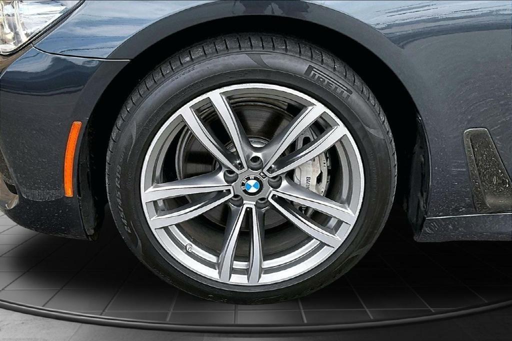 BMW 7-Series 740i 2019