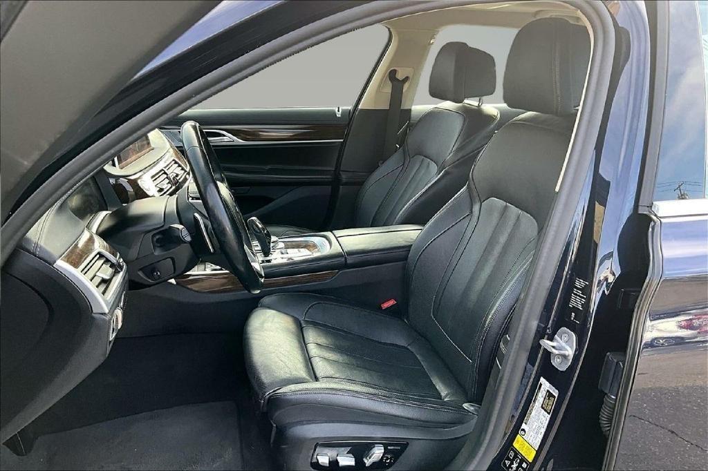 BMW 7-Series 740i xDrive 2020