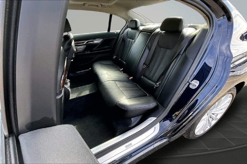 BMW 7-Series 740i xDrive 2020