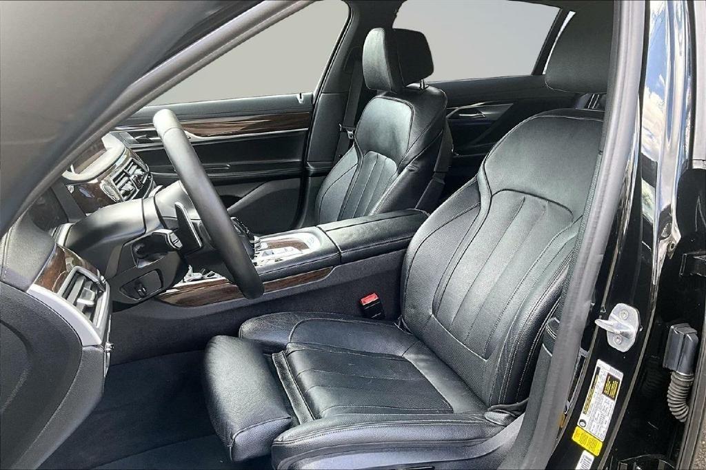 BMW 7-Series 740i 2020