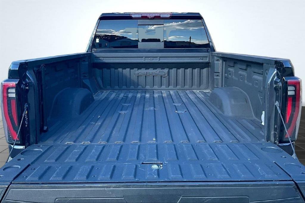 GMC Sierra 2500HD AT4 Crew Cab 4WD 2024