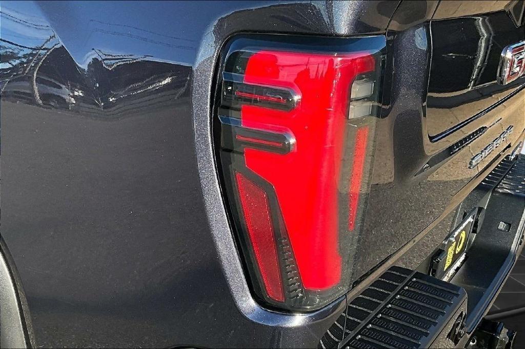 GMC Sierra 2500HD AT4 Crew Cab 4WD 2024