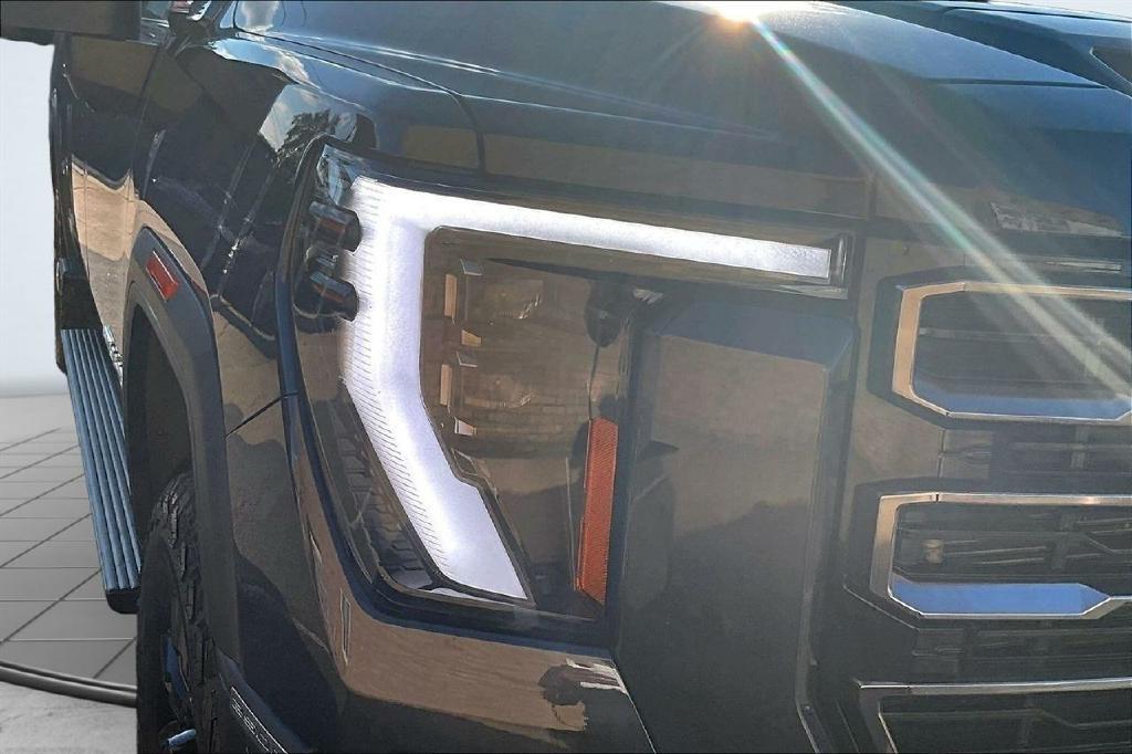 GMC Sierra 2500HD AT4 Crew Cab 4WD 2024
