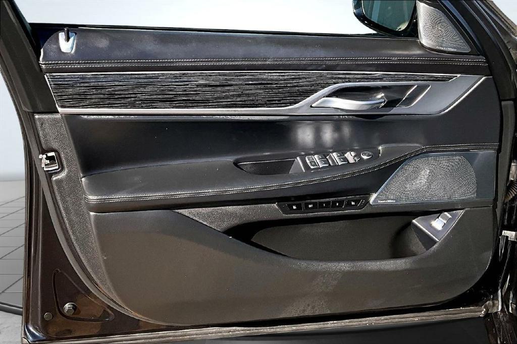 BMW 7-Series 750i xDrive 2021