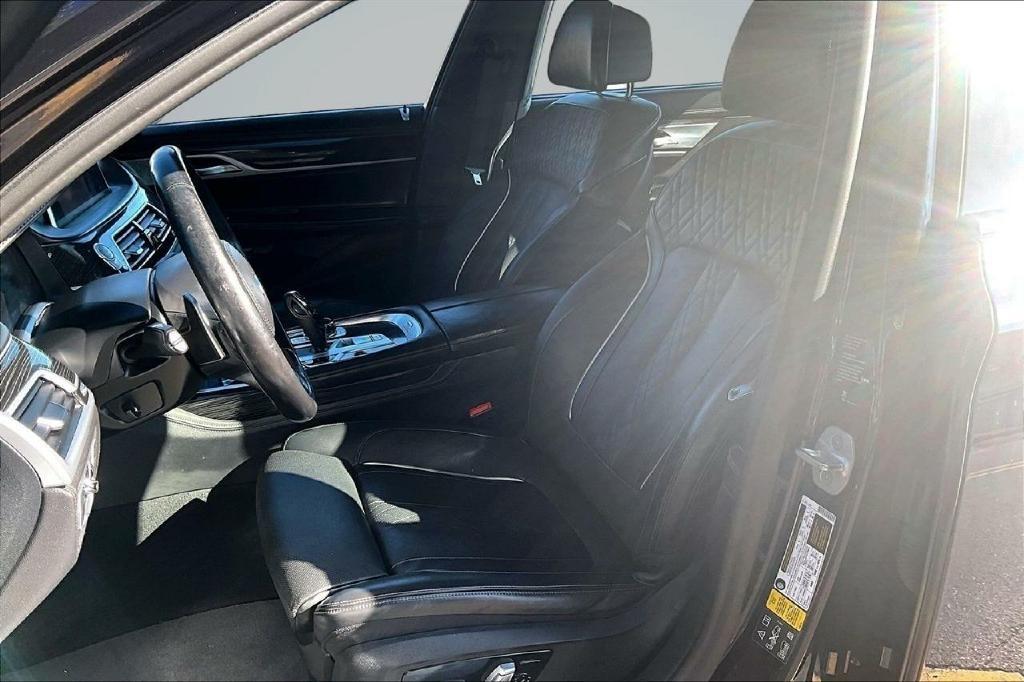 BMW 7-Series 750i xDrive 2021