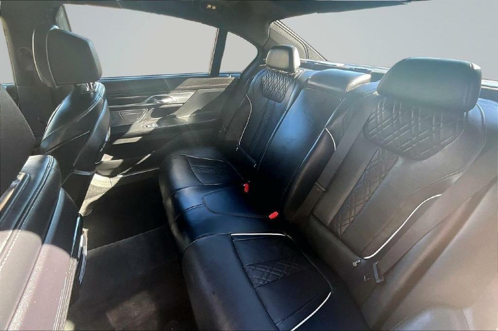BMW 7-Series 750i xDrive 2021