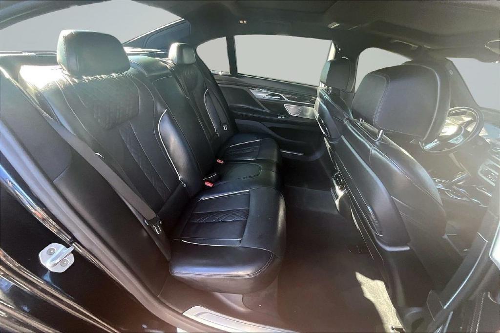 BMW 7-Series 750i xDrive 2021