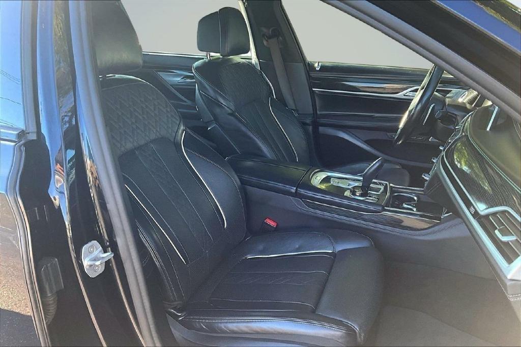 BMW 7-Series 750i xDrive 2021
