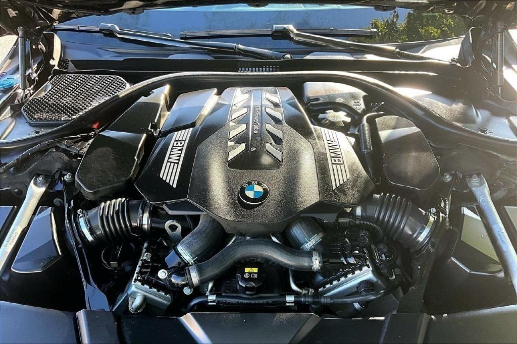 BMW 7-Series 750i xDrive 2021