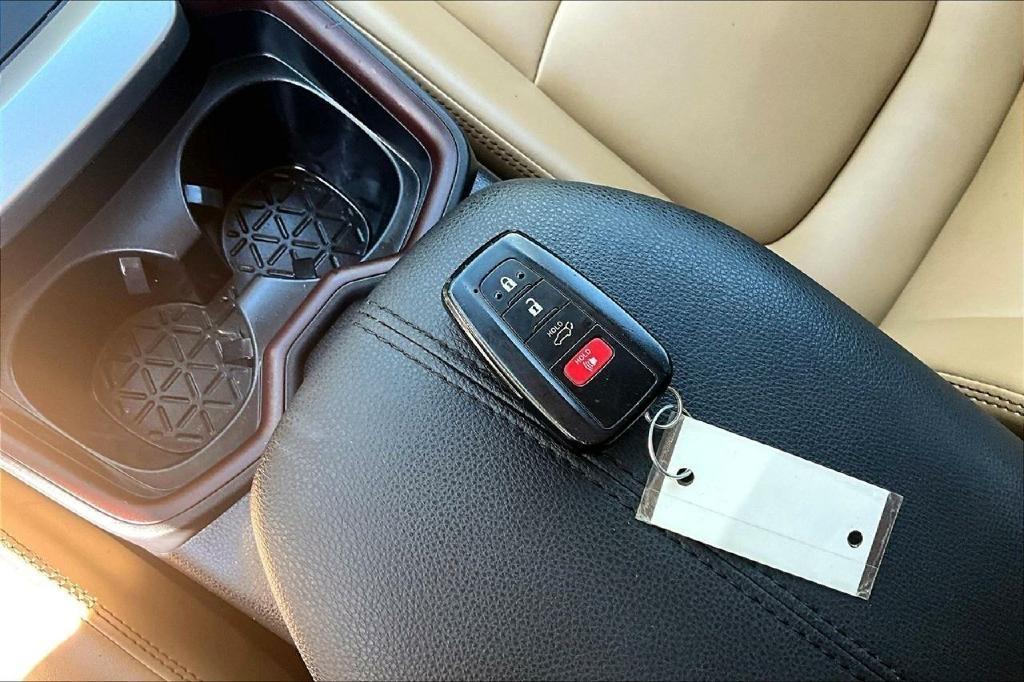 Toyota RAV4 Limited AWD 2019