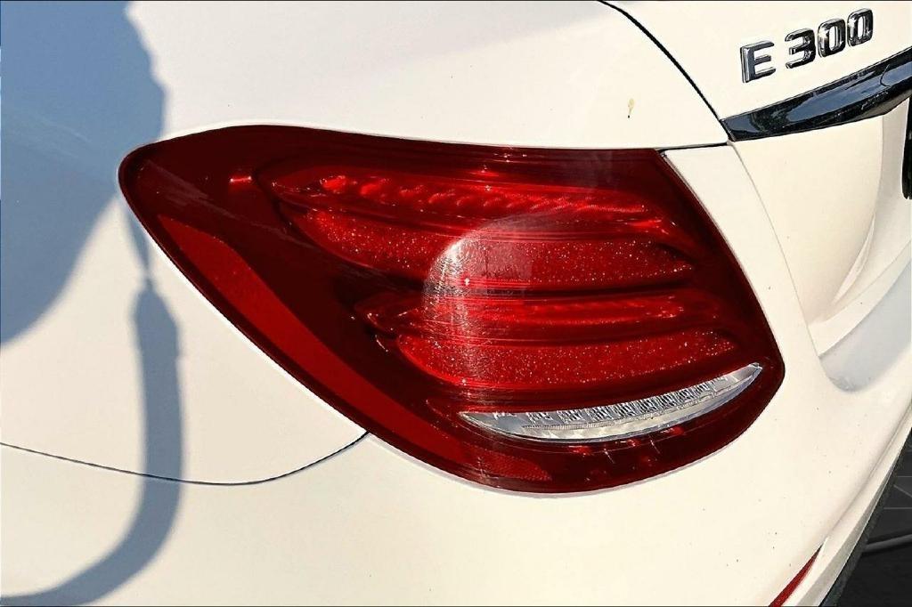 Mercedes-Benz E-Class E300 Luxury 4MATIC Sedan 2019