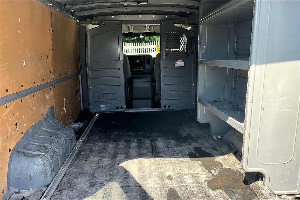 Nissan NV Cargo 3500 HD S High Roof 2012