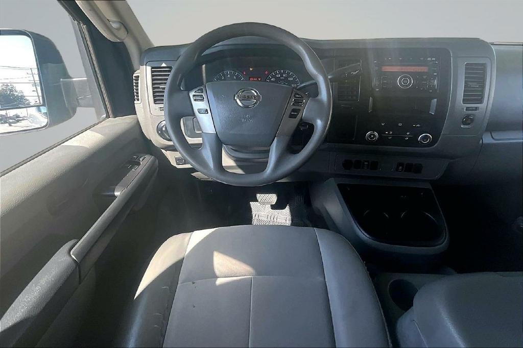 Nissan NV Cargo 3500 HD S High Roof 2012